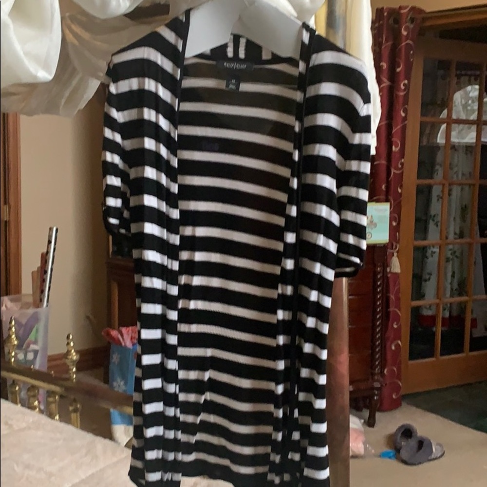 Short sleeve light sweater